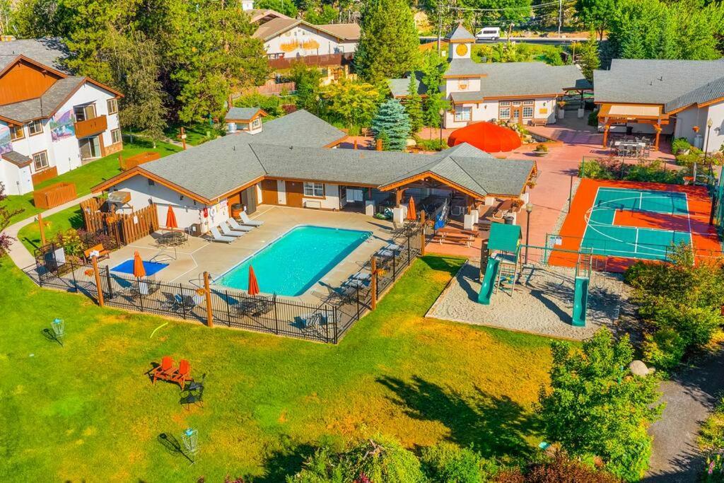 Apartment Adventurer's Escape At Icicle Village With Pool And Hot Tub