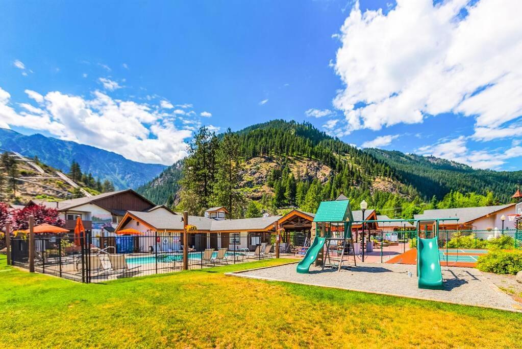 Dasha's Alpine Retreat At Icicle Village With Pool And Hot Tub Apartment *