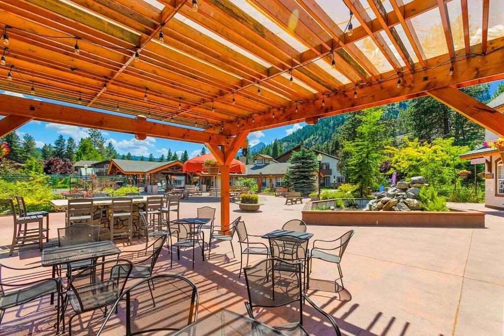 Adventurer's Escape At Icicle Village With Pool And Hot Tub Apartment
