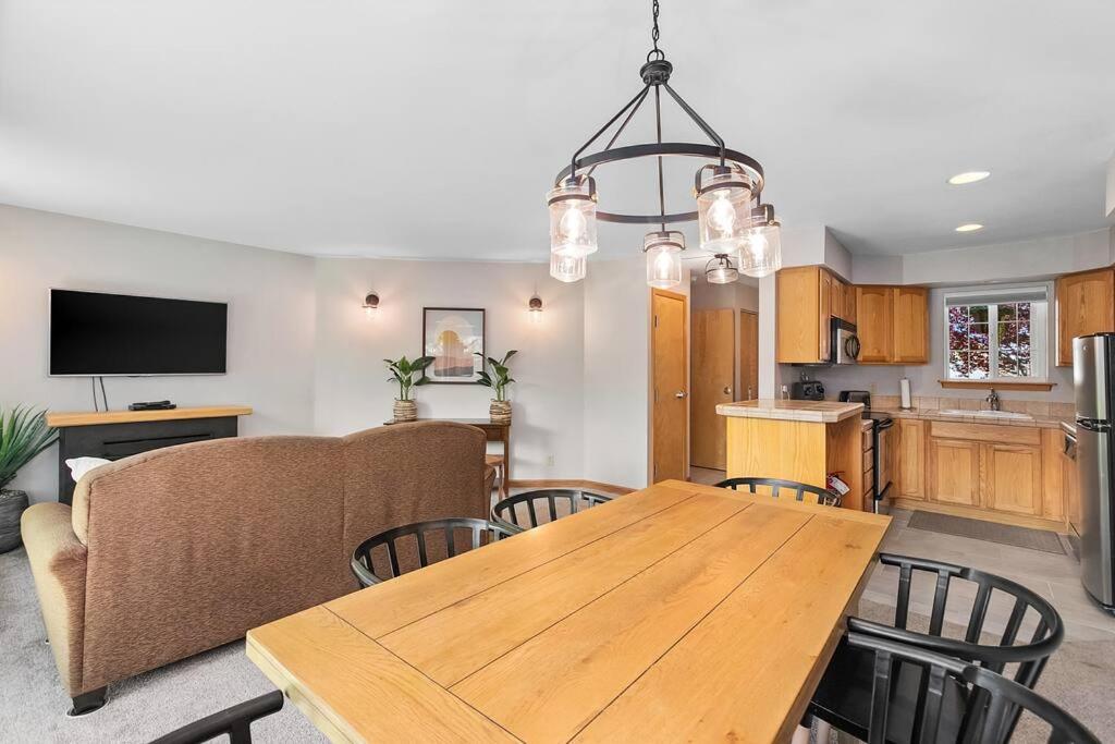 Apartment Adventurer's Escape At Icicle Village With Pool And Hot Tub Leavenworth