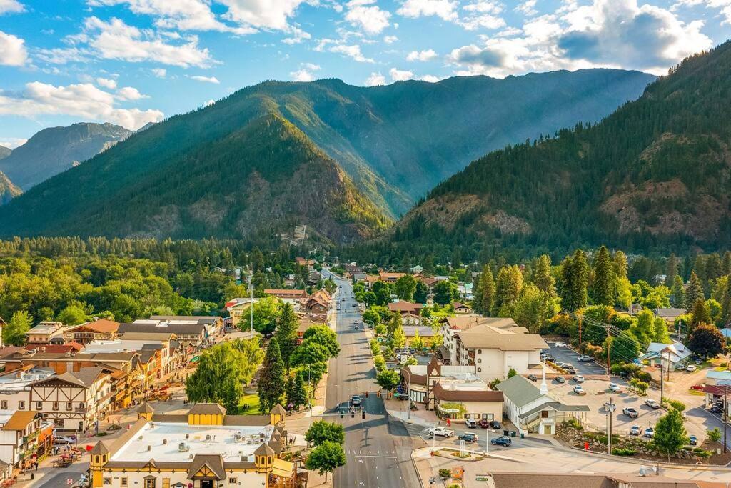 Apartment Adventurer's Escape At Icicle Village With Pool And Hot Tub Leavenworth