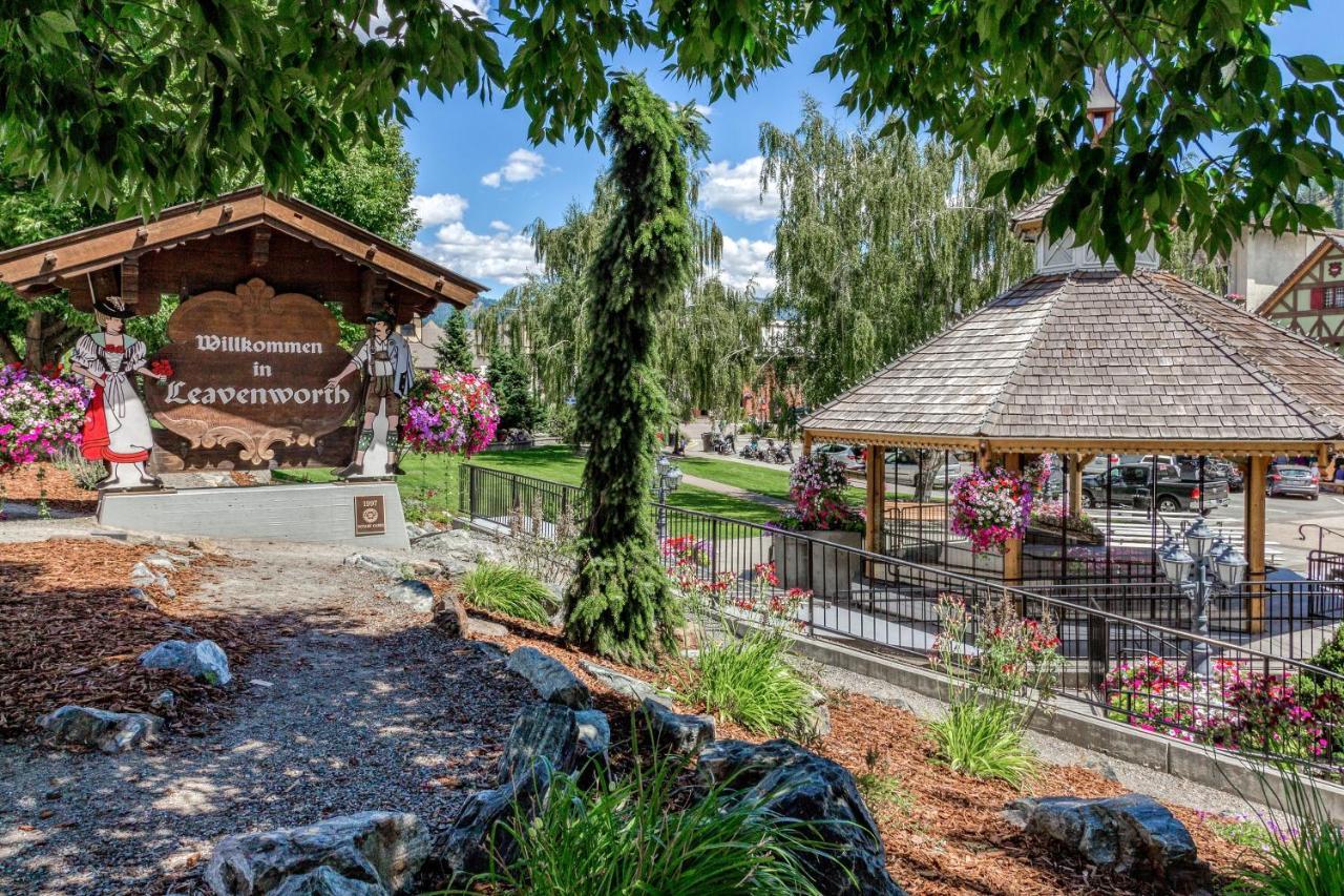 Icicle Village 507 & 508: Alpine Reflections Apartment Leavenworth