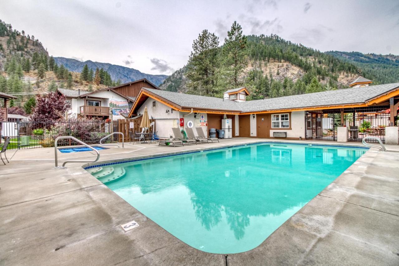 Icicle Village 507 & 508: Alpine Reflections Apartment Leavenworth