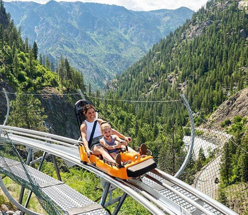 River's Bend - Hot Tub, Fire Pit, Games & Chalet Leavenworth