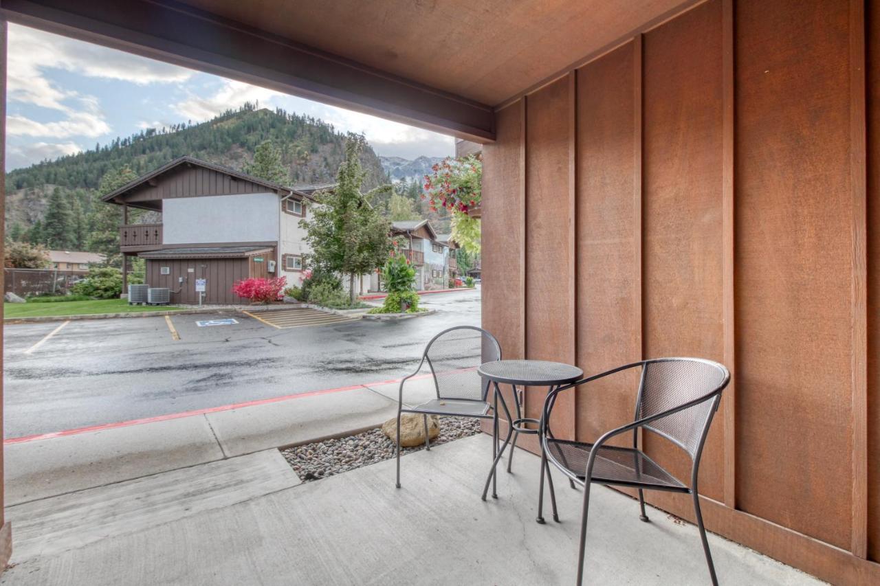 Icicle Village 401 & 402: Ponderosa Hideaway Apartment Leavenworth