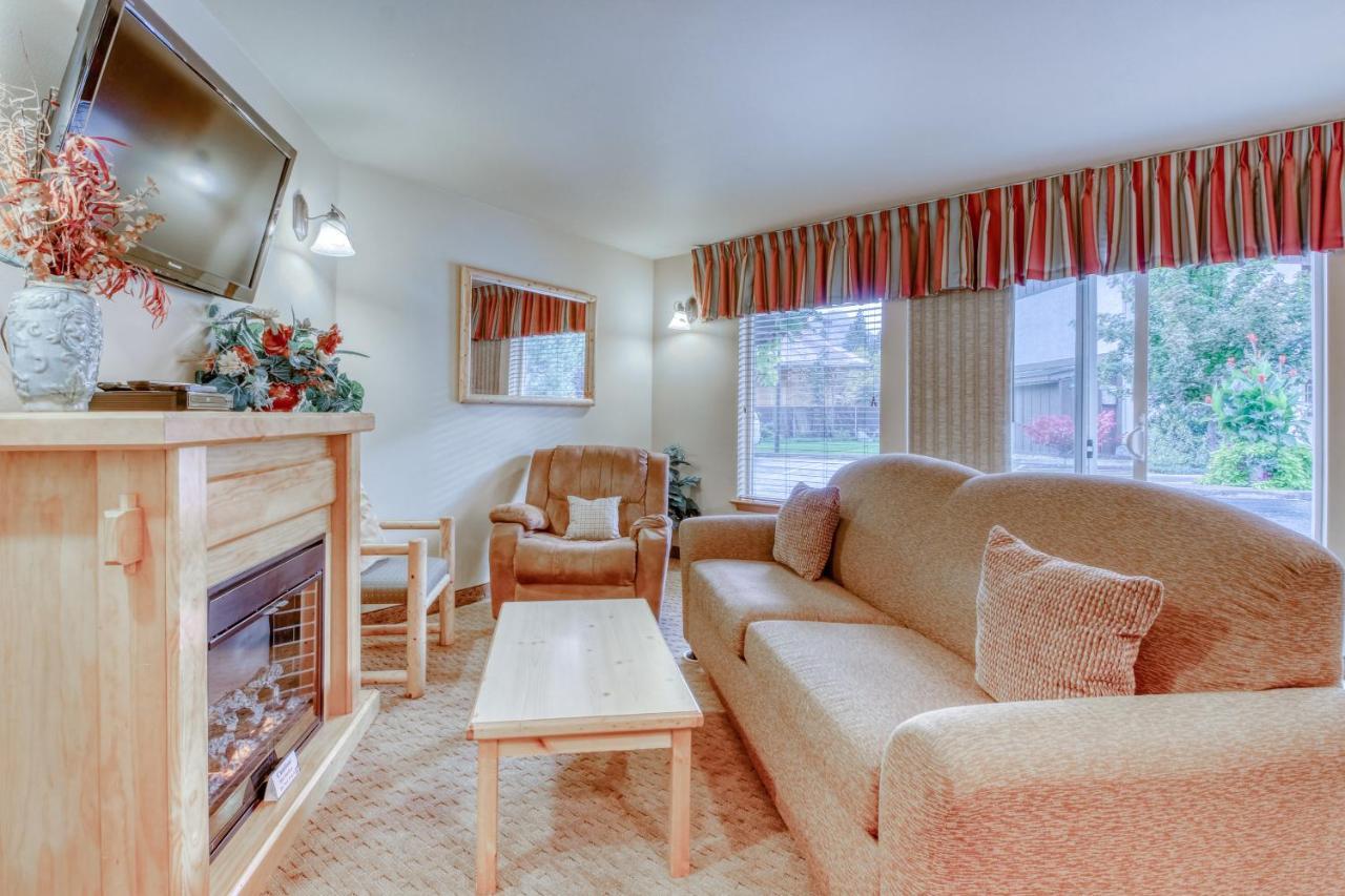Icicle Village 401 & 402: Ponderosa Hideaway Leavenworth