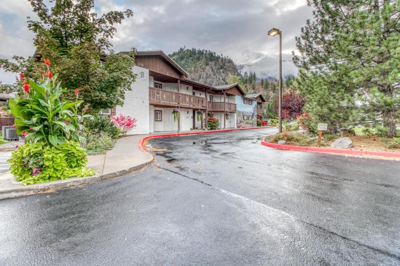 Apartment Icicle Village 401 & 402: Ponderosa Hideaway Leavenworth