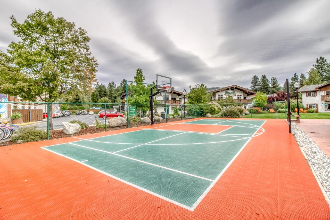 Icicle Village 401 & 402: Ponderosa Hideaway Apartment Leavenworth