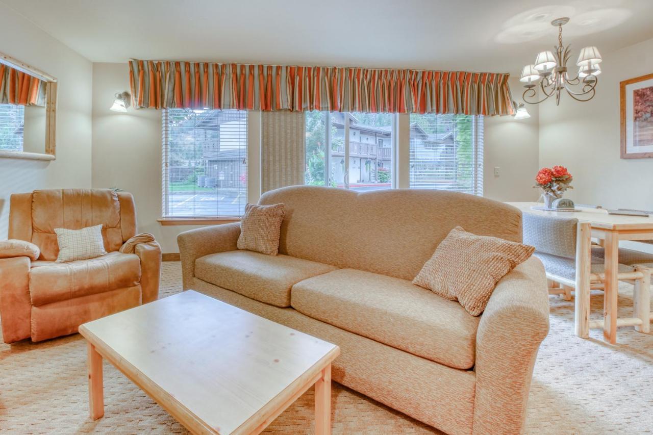 Apartment Icicle Village 401 & 402: Ponderosa Hideaway