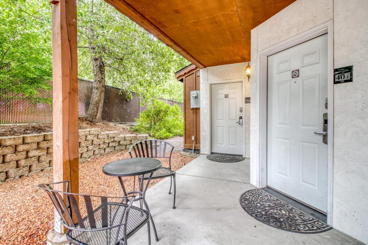 Apartment Icicle Village 401 & 402: Ponderosa Hideaway *