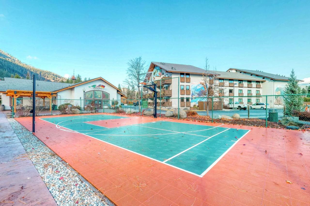 Icicle Village 401 & 402: Ponderosa Hideaway Apartment Leavenworth