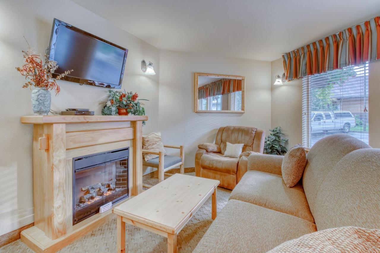 Apartment Icicle Village 401 & 402: Ponderosa Hideaway Leavenworth