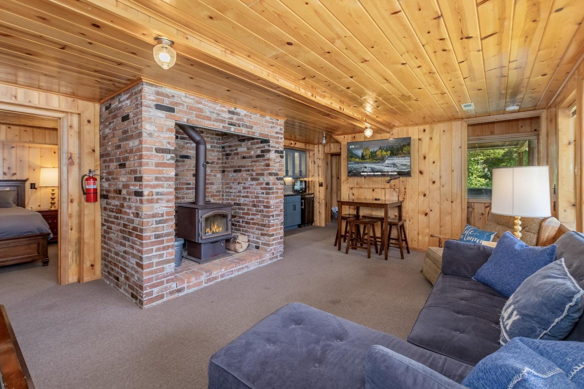About The By Nw Comfy * Leavenworth
