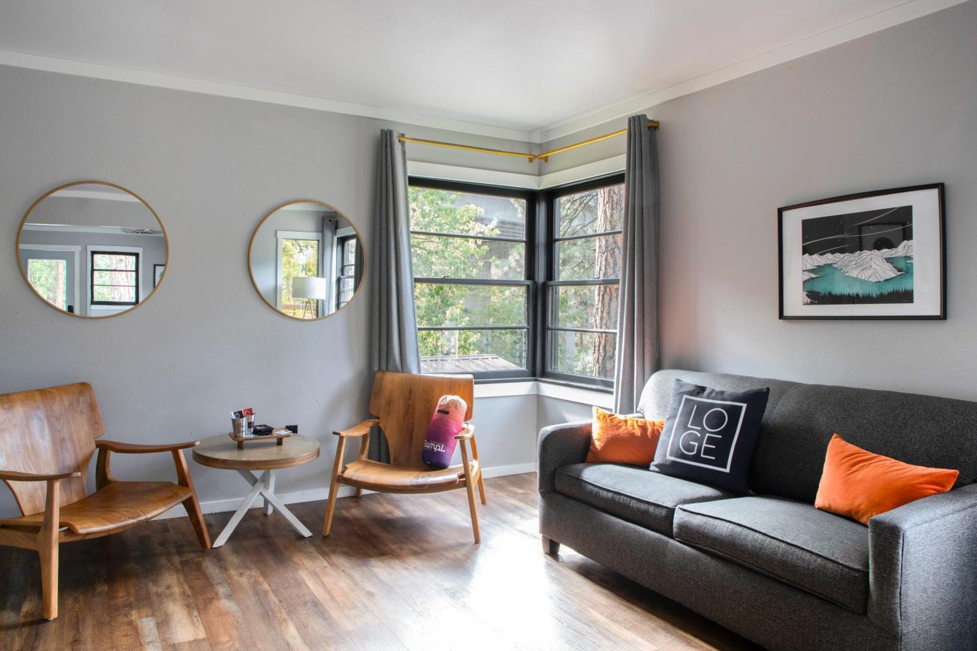 Lodge Loge Riverside *
