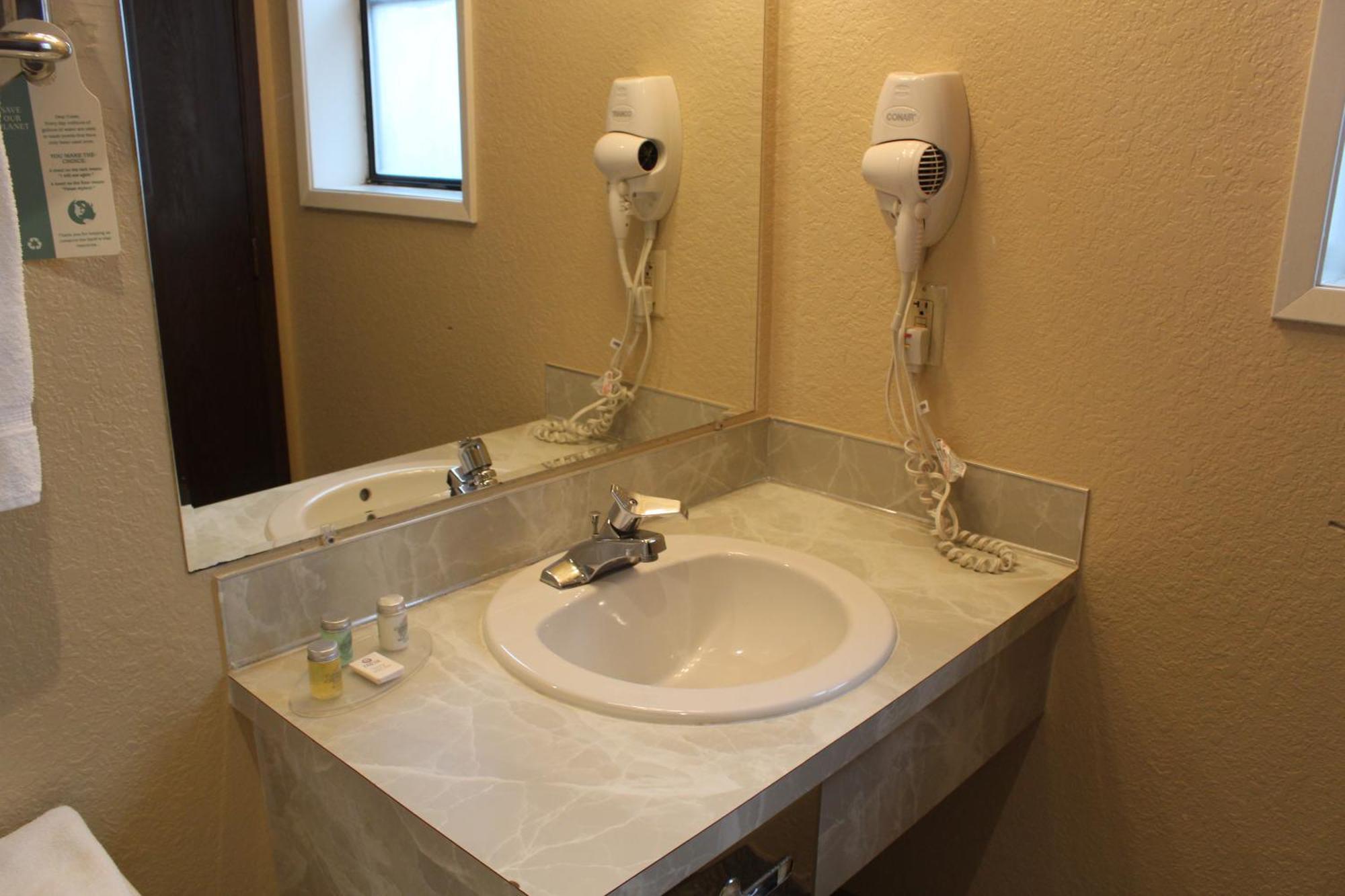 Inn Fairbridge &