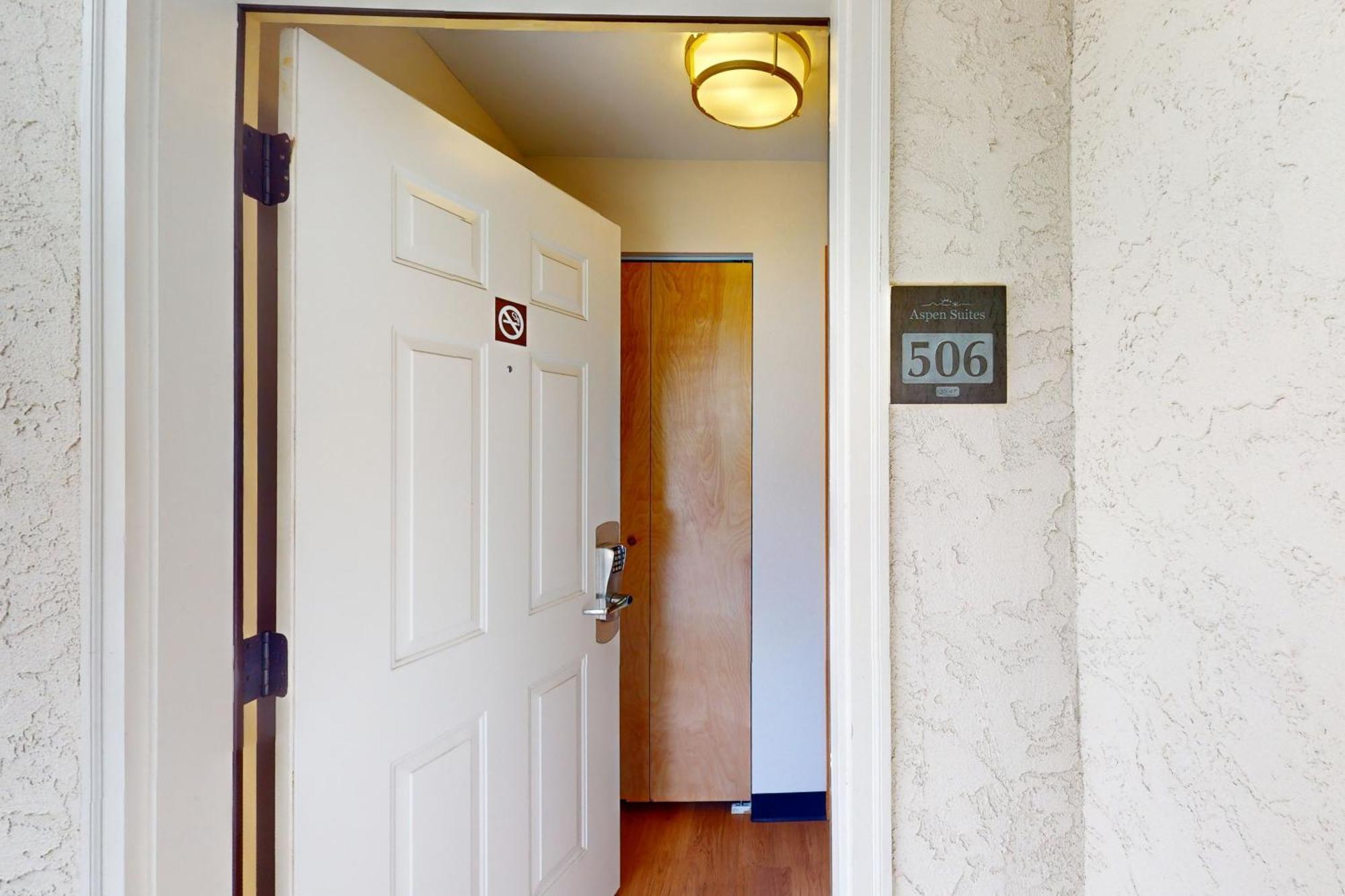 Aspen 506: The Nest Hotel *