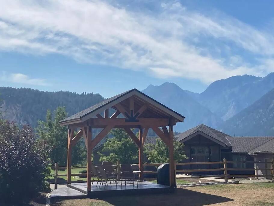 The Near Downtown Leavenworth, Leavenworth