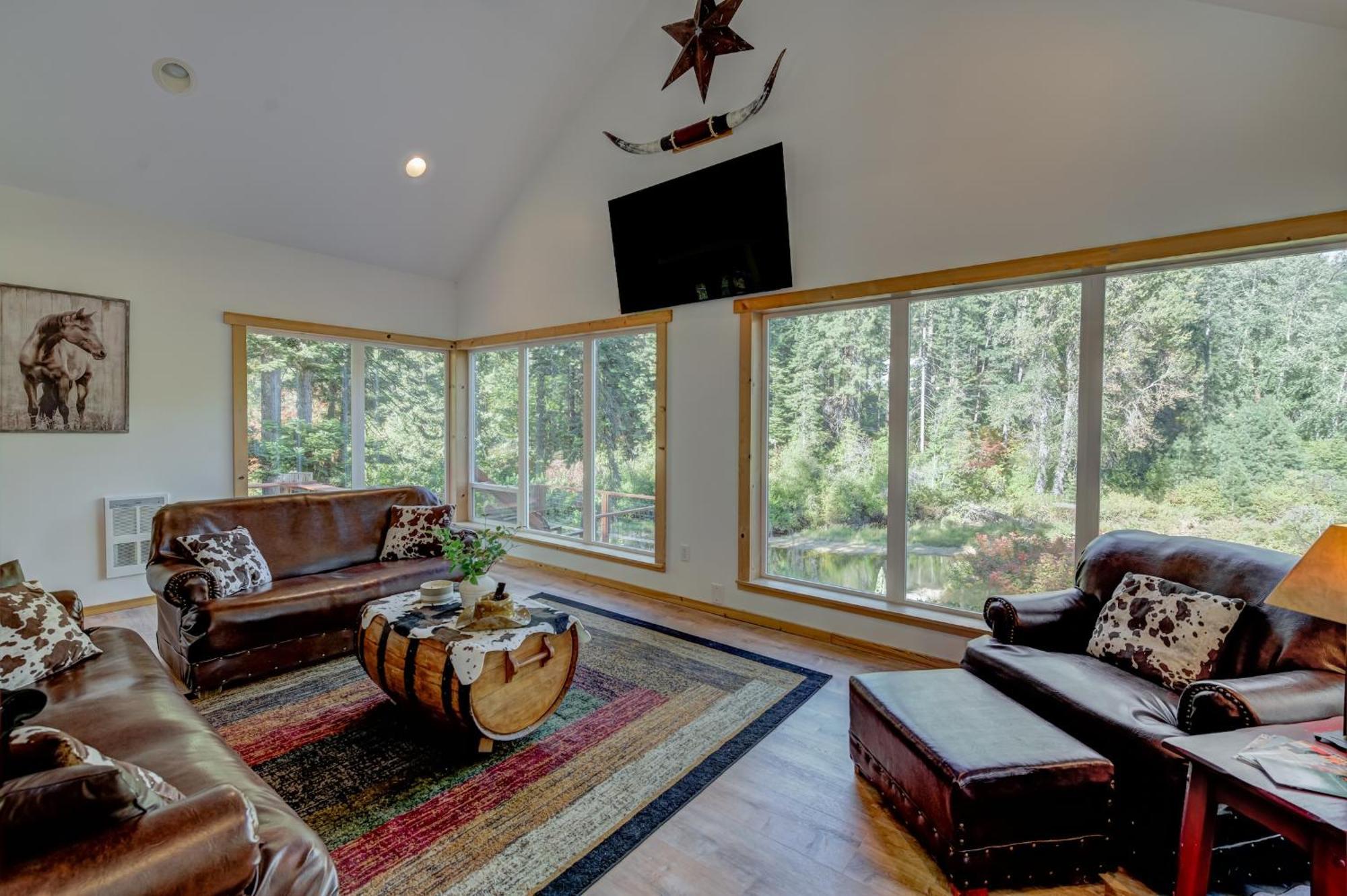 Serene Waterfront With Sauna & Access * Leavenworth