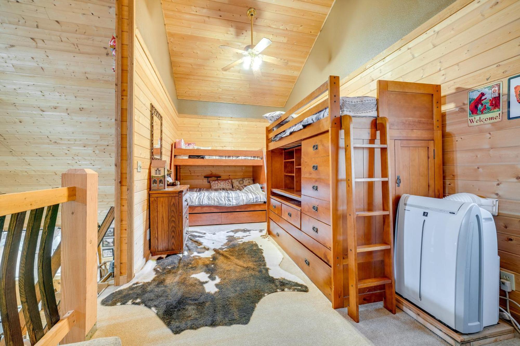 With Deck, Hot Tub And Game Room!