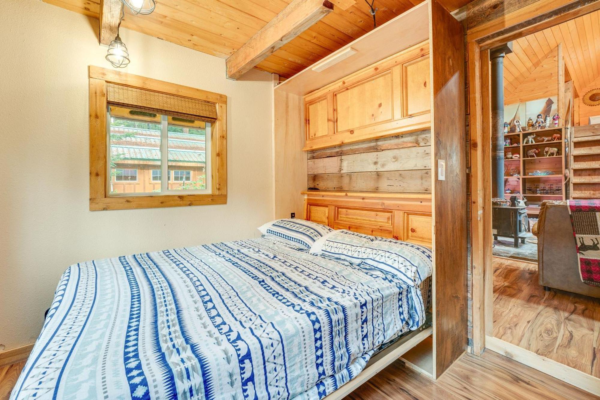 With Deck, Hot Tub And Game Room! Holiday home *