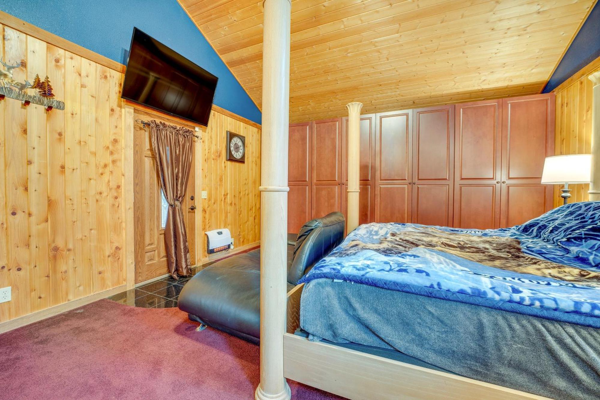 With Deck, Hot Tub And Game Room! Holiday home *