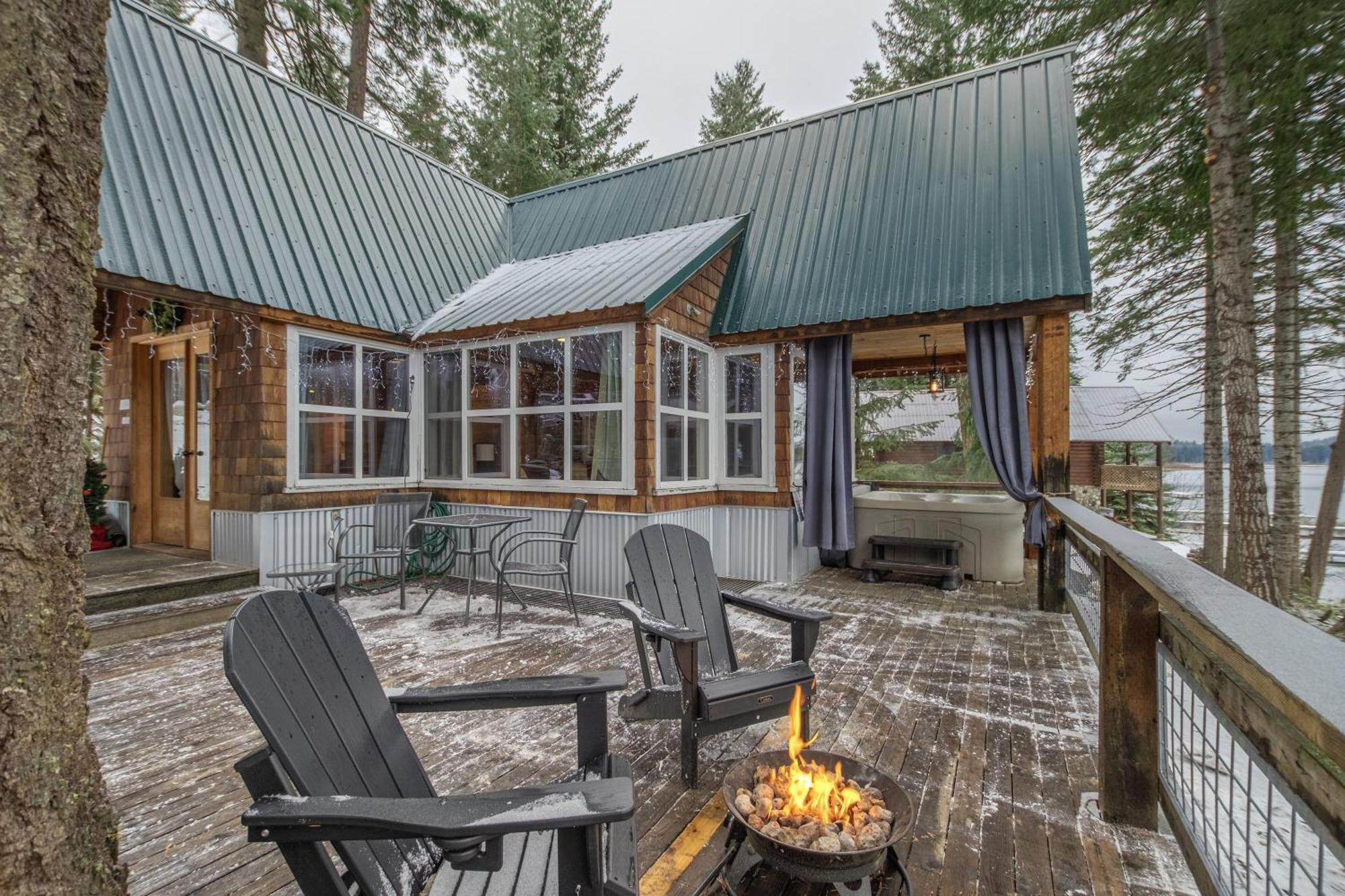 Doc Roy's Legacy On Fish By Nw Comfy Holiday home