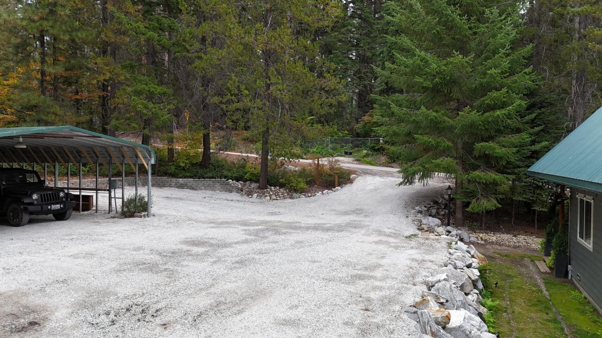 Riverfront Near Skiing, Lakes, Mtns & Chalet *
