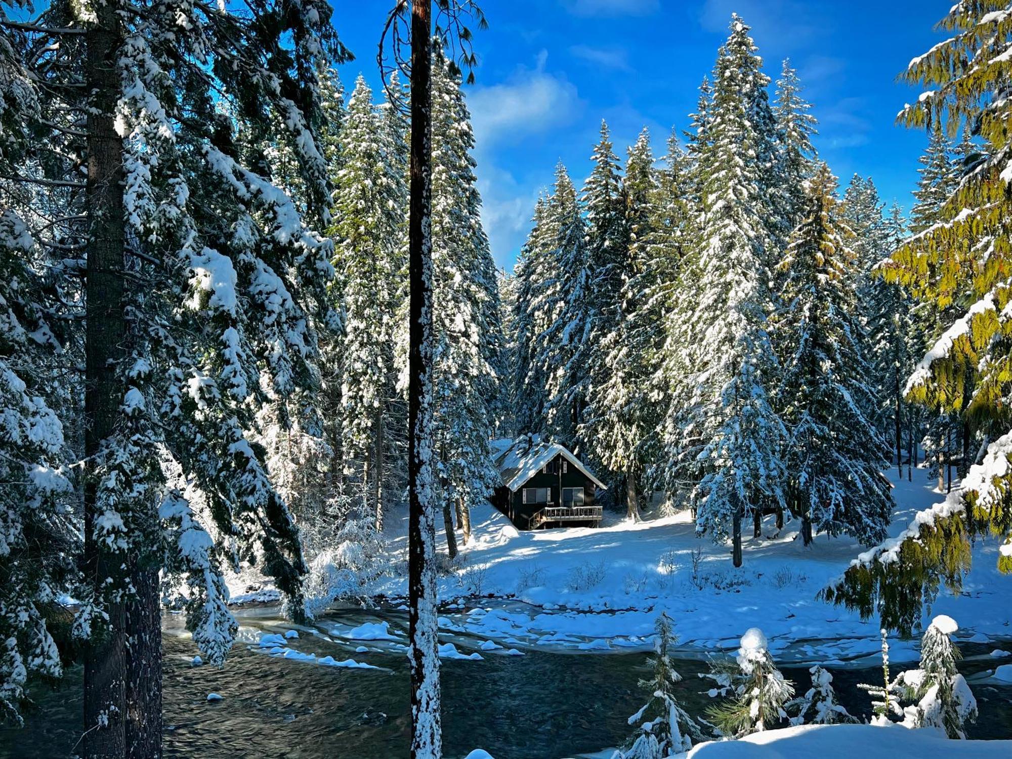 Chalet Riverfront Near Skiing, Lakes, Mtns & Leavenworth