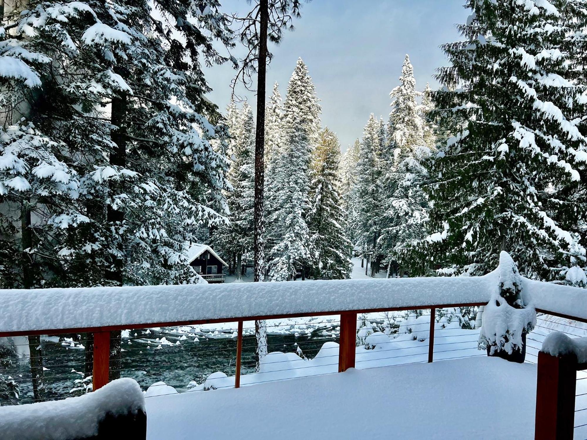 Chalet Riverfront Near Skiing, Lakes, Mtns &