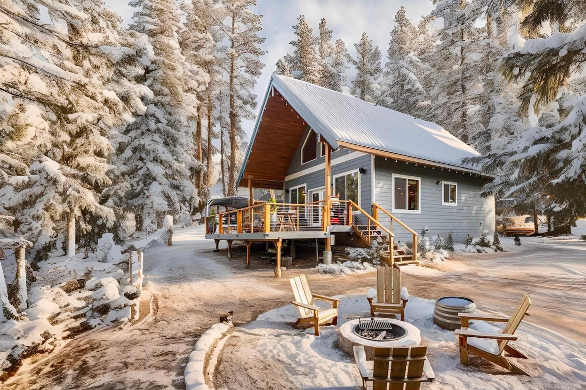 Riverfront Near Skiing, Lakes, Mtns & Chalet *