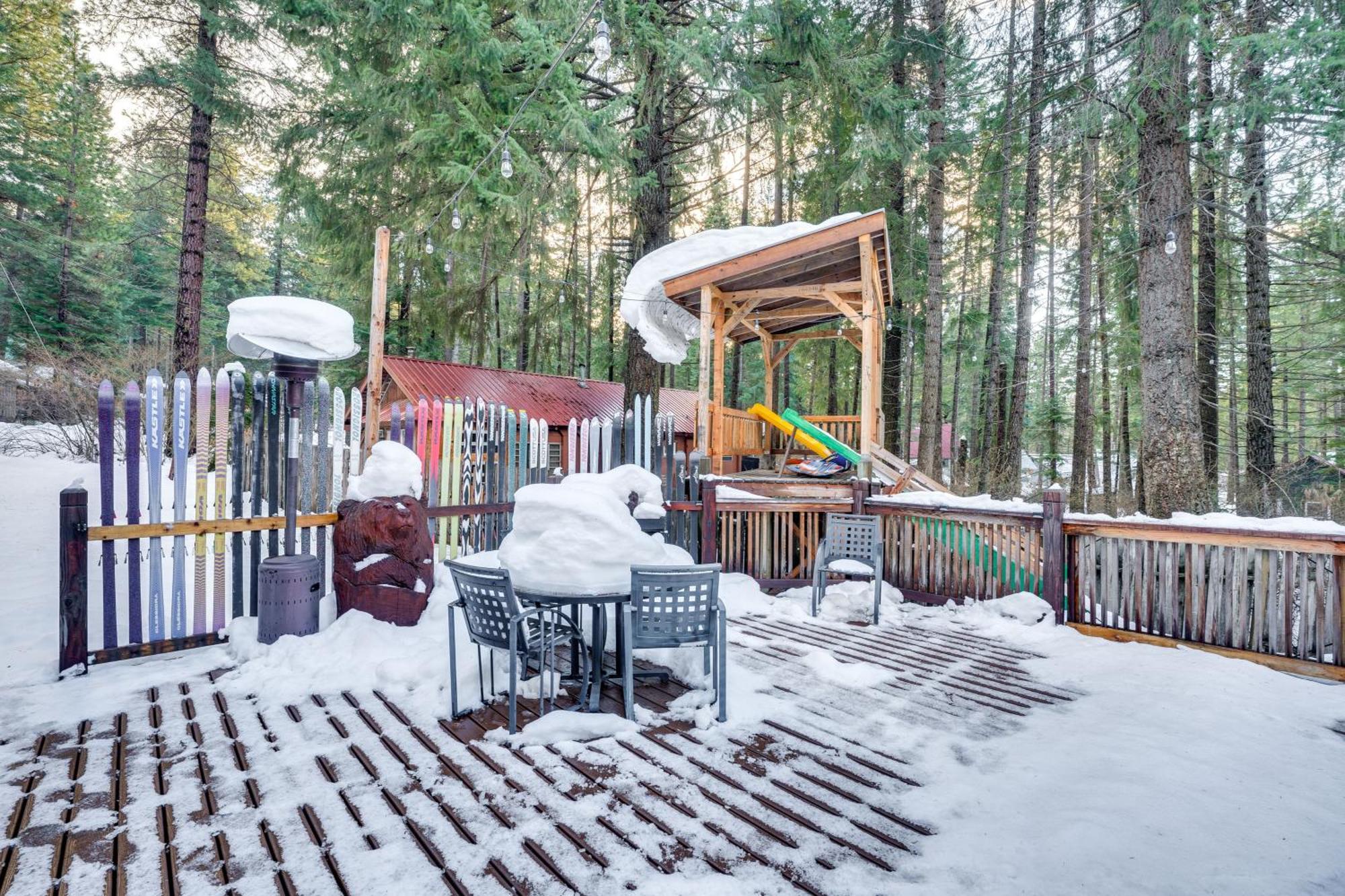 Holiday home With Deck, Hot Tub And Game Room!