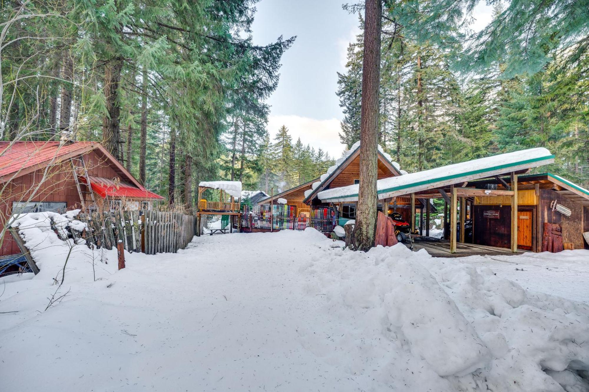 With Deck, Hot Tub And Game Room! Leavenworth