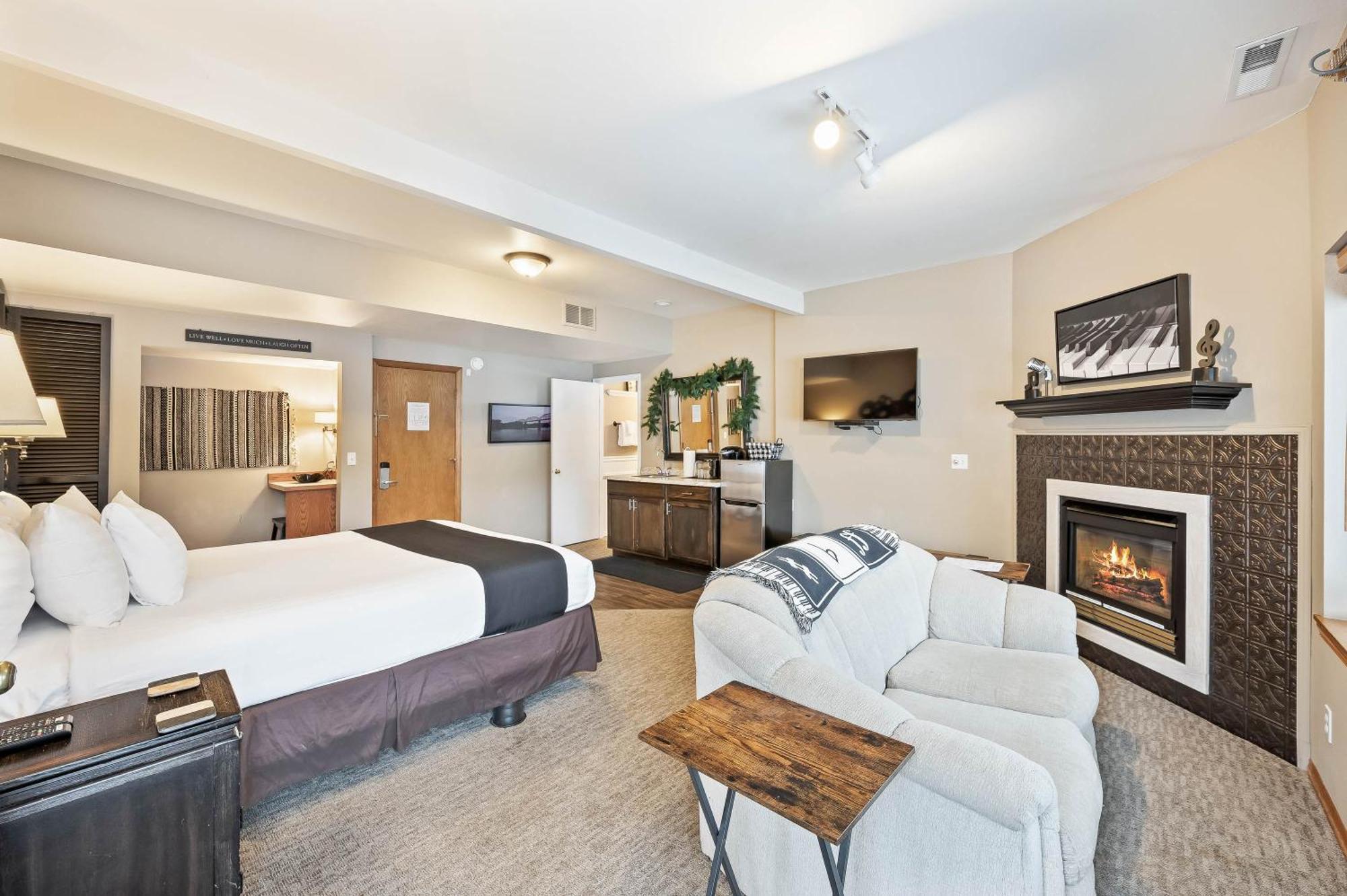Seasons River Inn