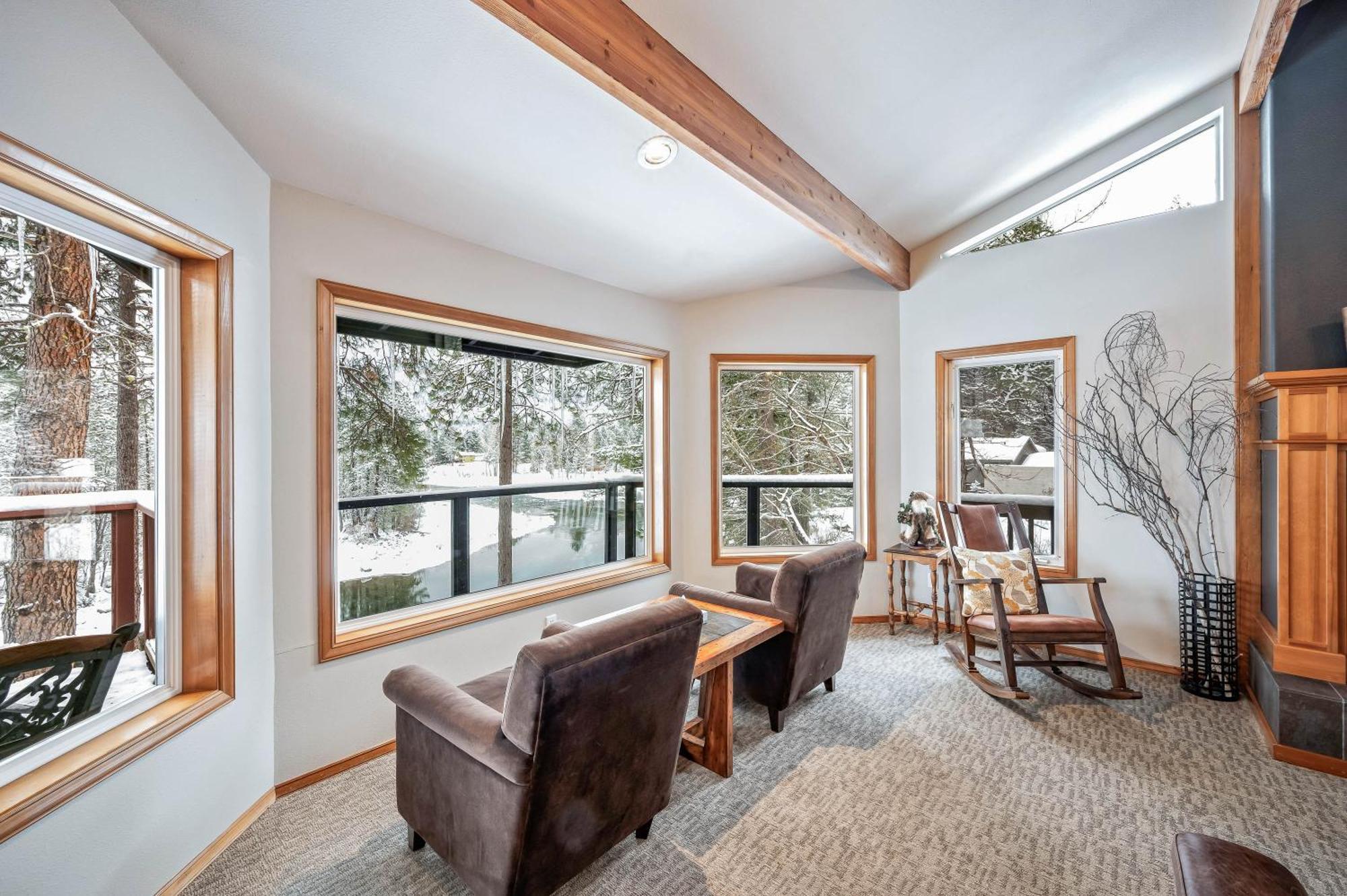 Inn Seasons River Leavenworth