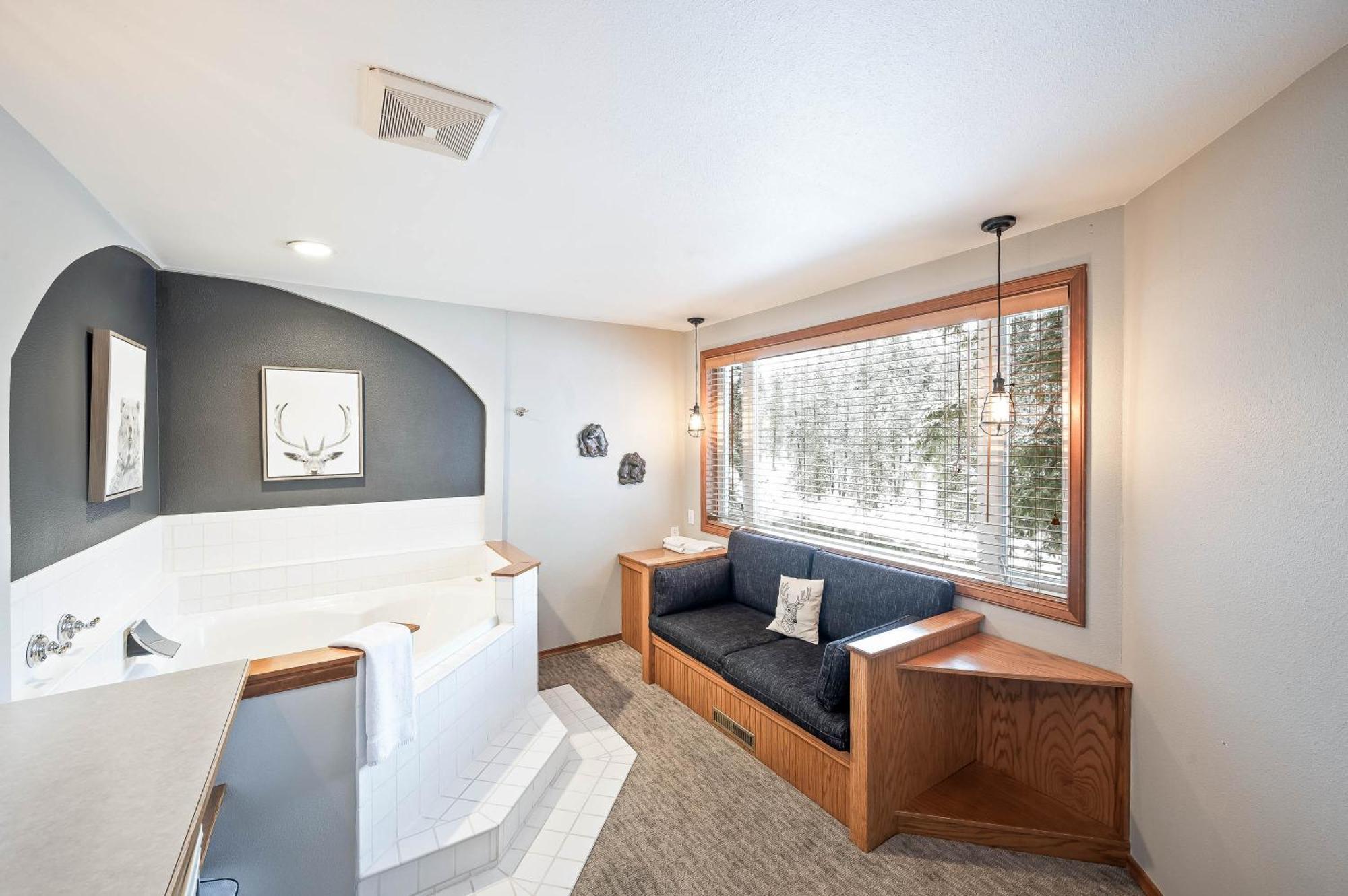 Inn Seasons River Leavenworth