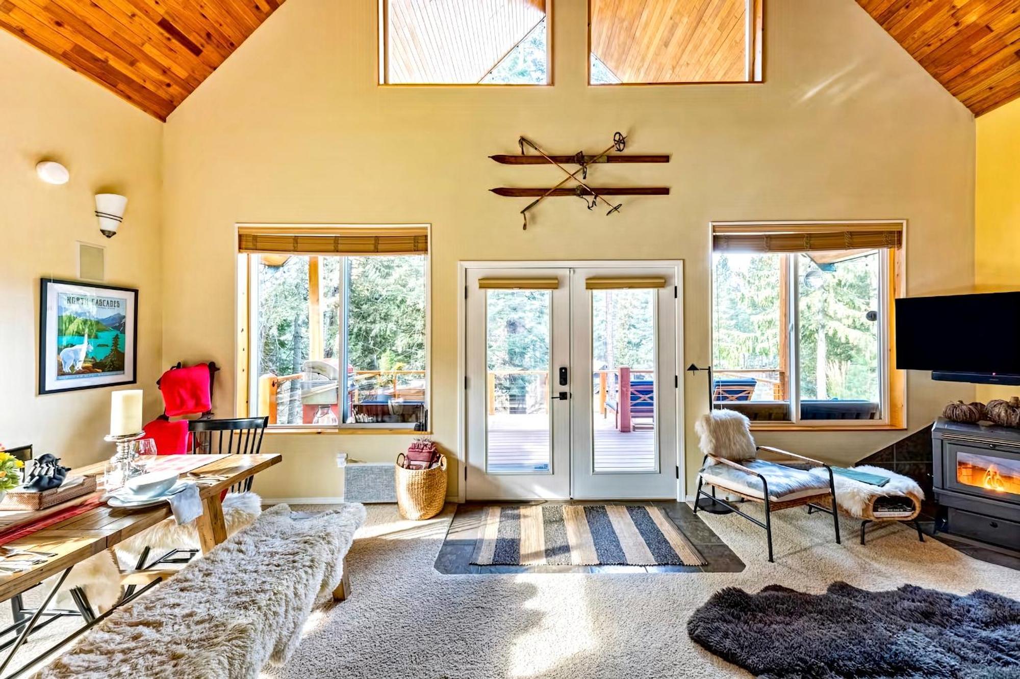 Riverfront Near Skiing, Lakes, Mtns & Chalet *