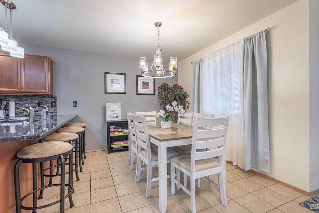 Apartment Walk To Downtown * Sleeps 6 + Pets * Ground Level Gem! Leavenworth