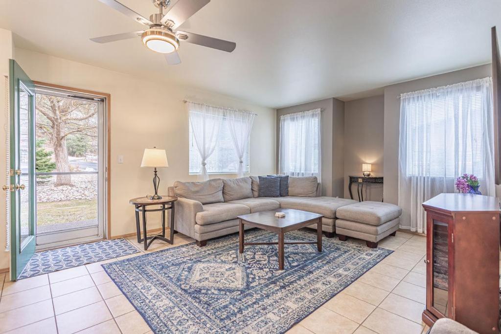 Walk To Downtown * Sleeps 6 + Pets * Ground Level Gem! Leavenworth