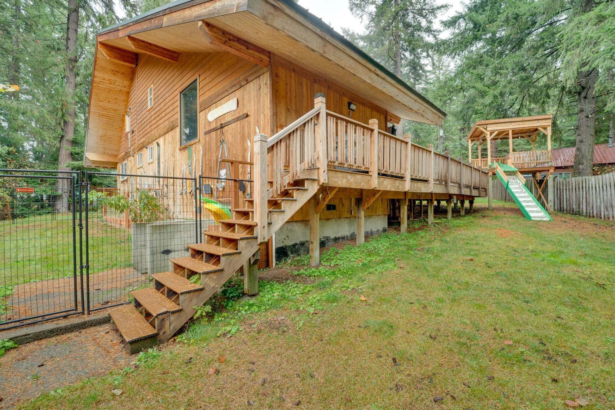 Holiday home With Deck, Hot Tub And Game Room!