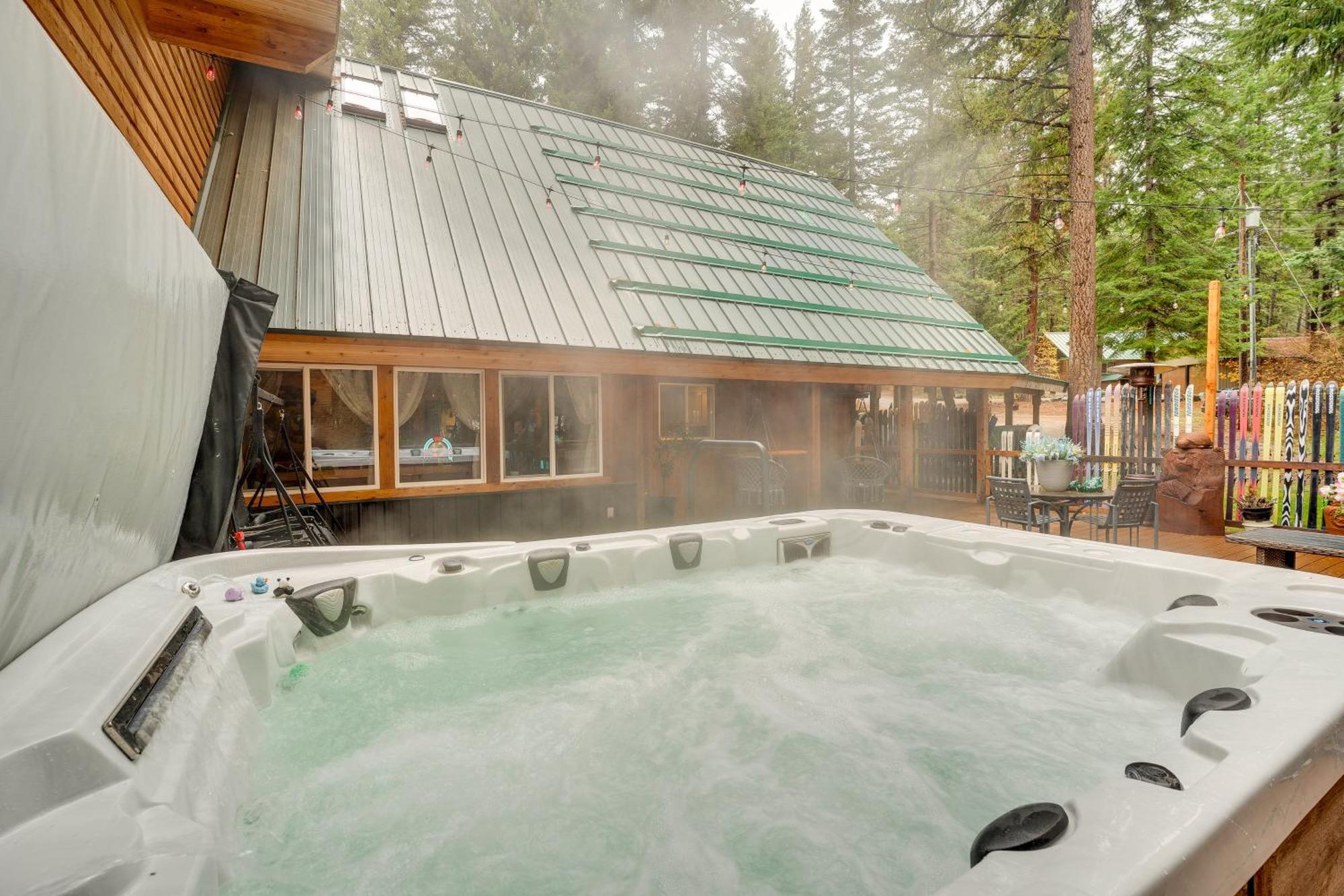 With Deck, Hot Tub And Game Room! Holiday home Leavenworth