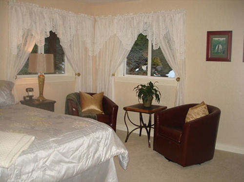 Fox Den Bed & Breakfast