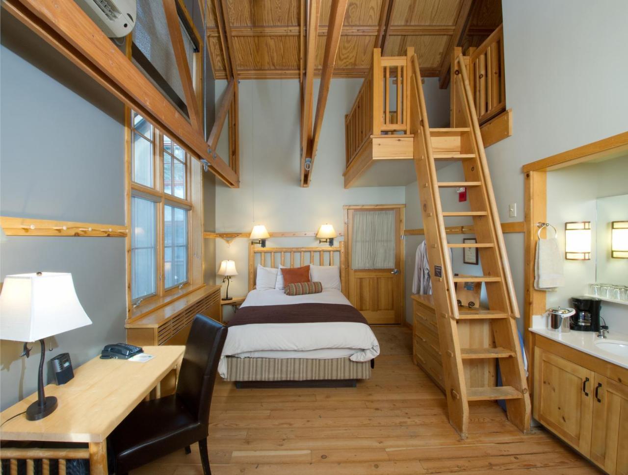 Resort Sleeping Lady Mountain 3*
