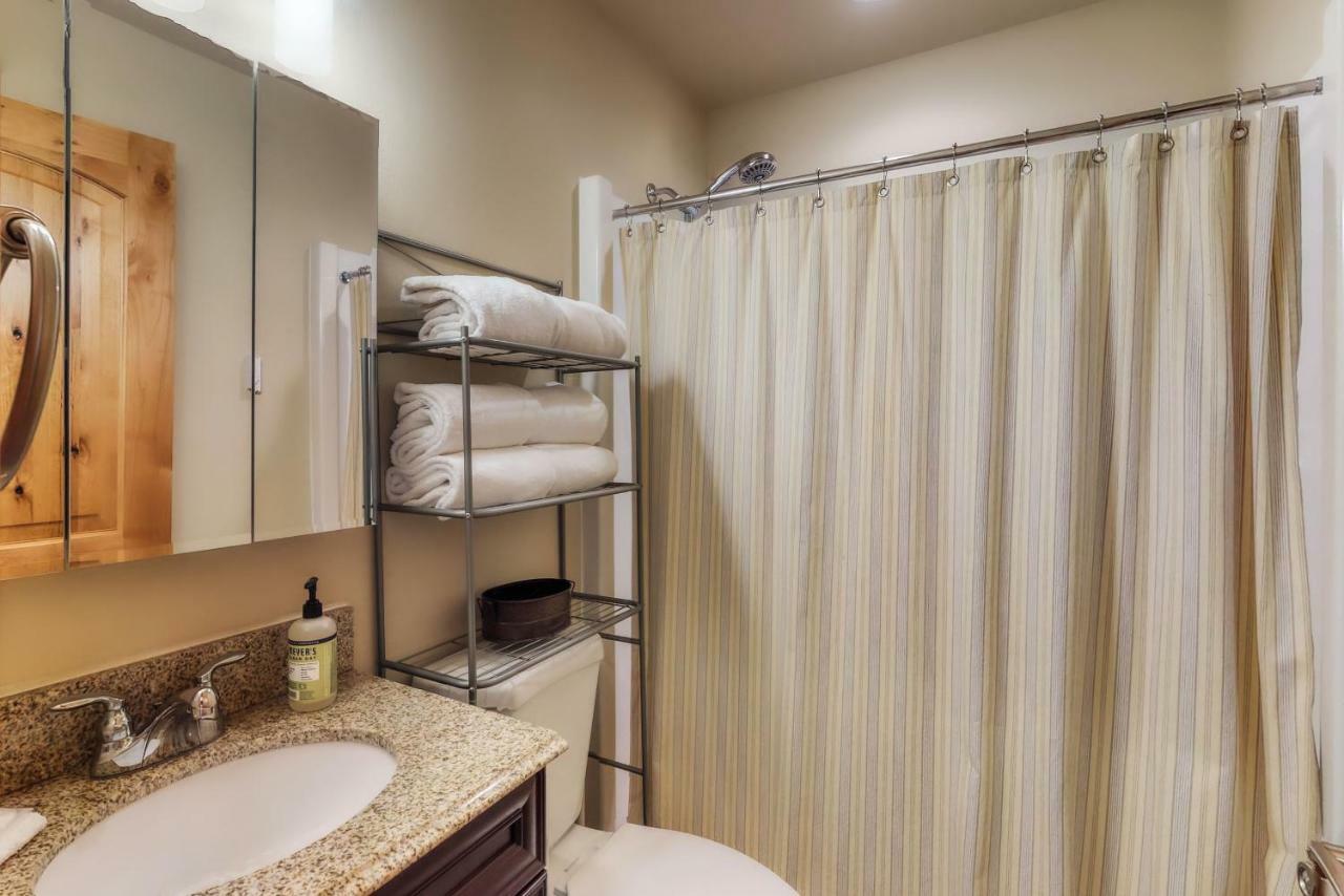 Holiday home Merry Creekside Retreat