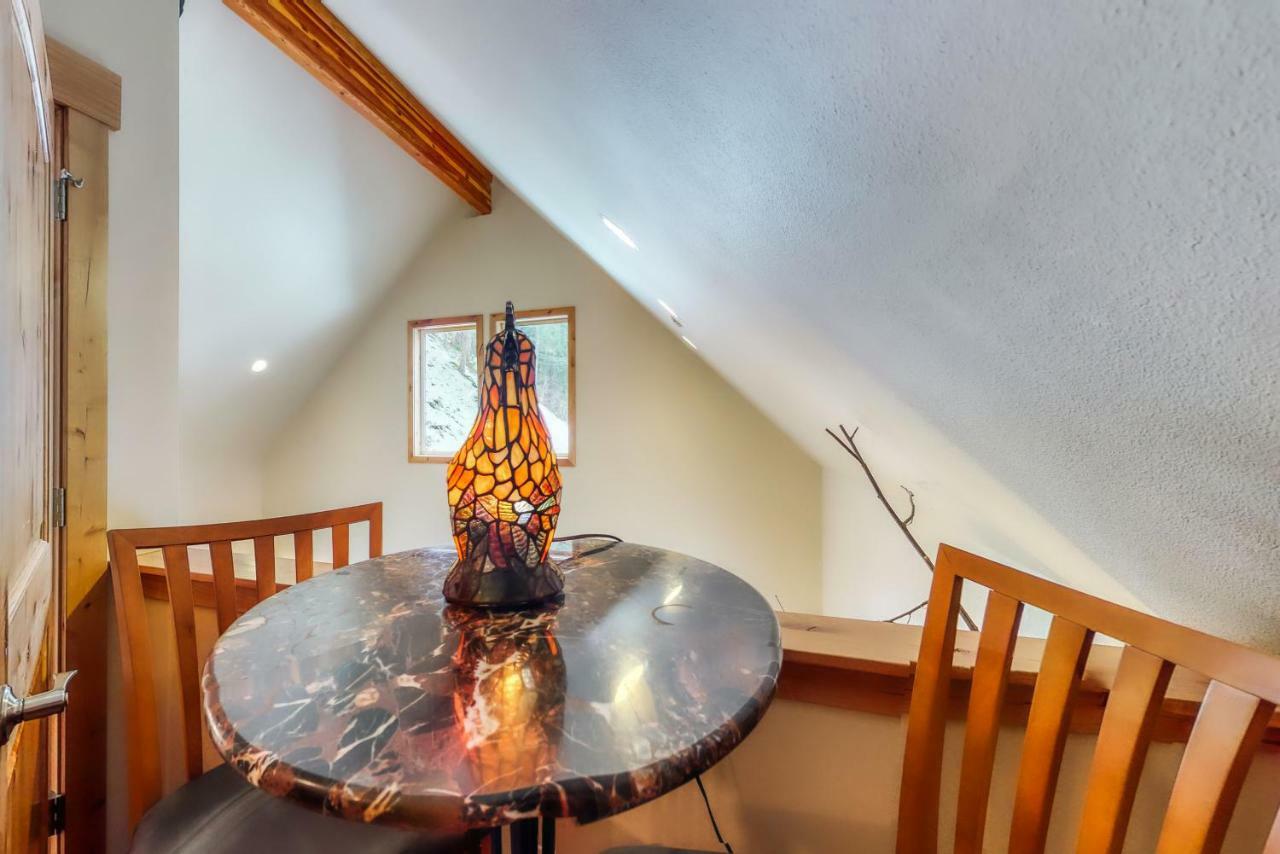 Holiday home Merry Creekside Retreat