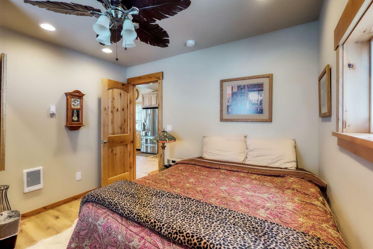 Merry Creekside Retreat Holiday home