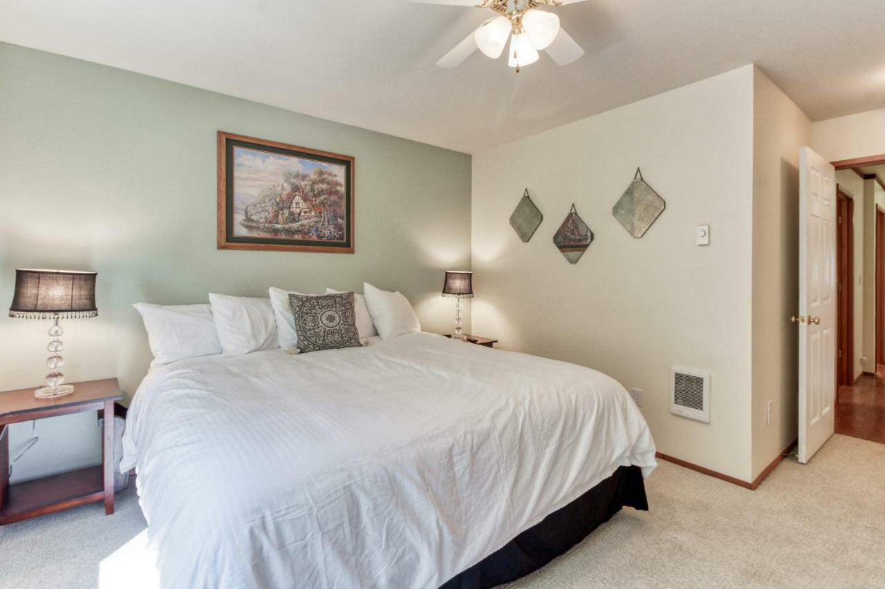 3 Bed 2 Bath In Apartment *