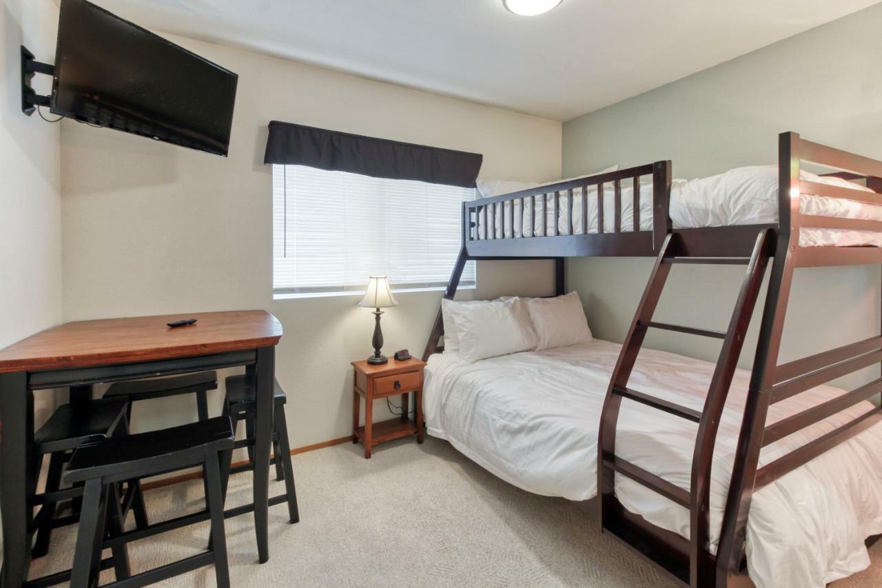 3 Bed 2 Bath In Apartment *