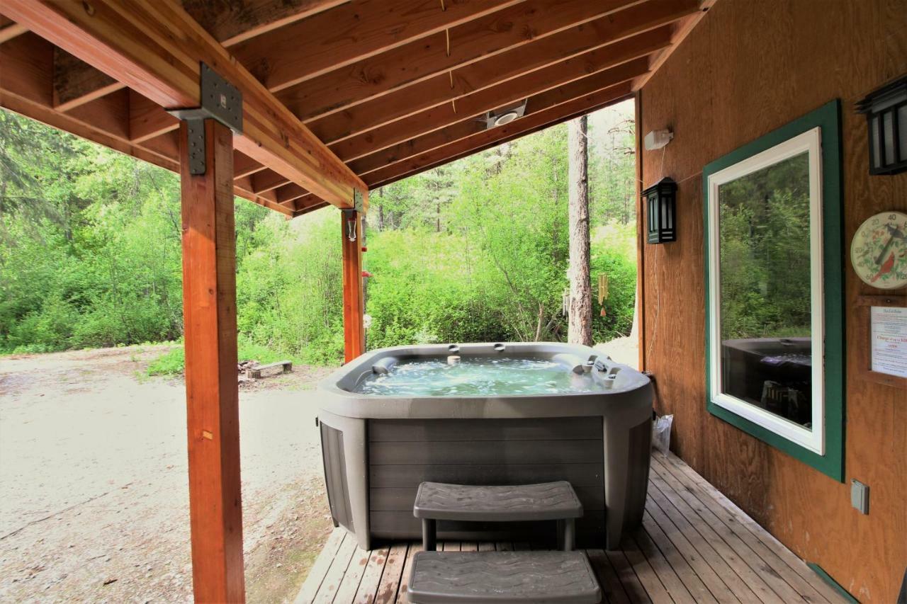 Merry Creekside Retreat
