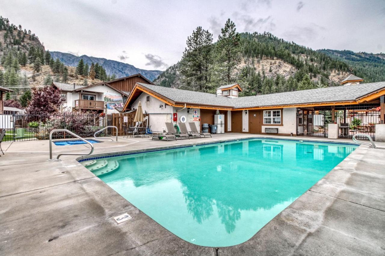 Icicle Village 402: Juniper * Leavenworth