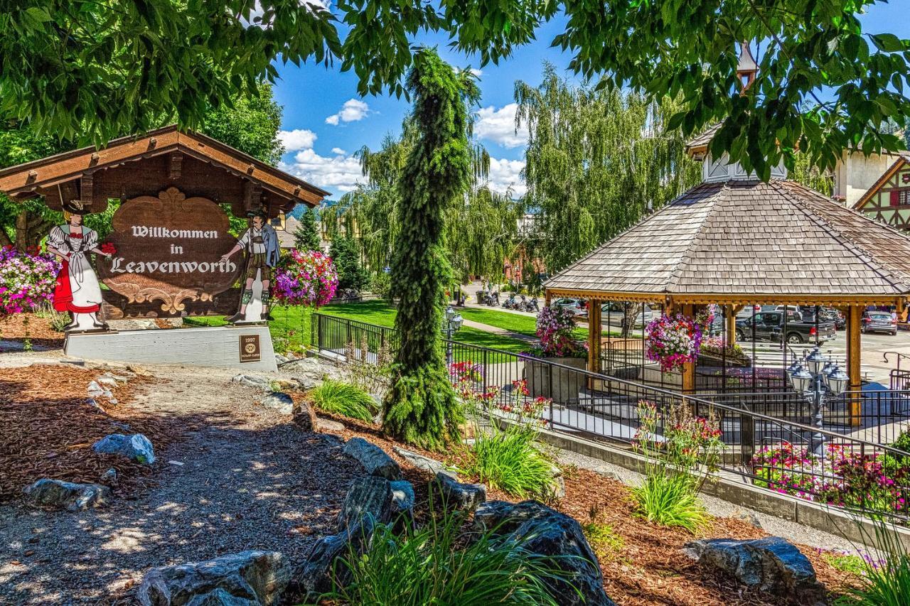 River Song * Leavenworth